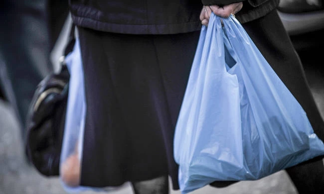 Πλαστική σακούλα: Άλλαξε η τιμή της – Δείτε πόσο θα χρεώνεται